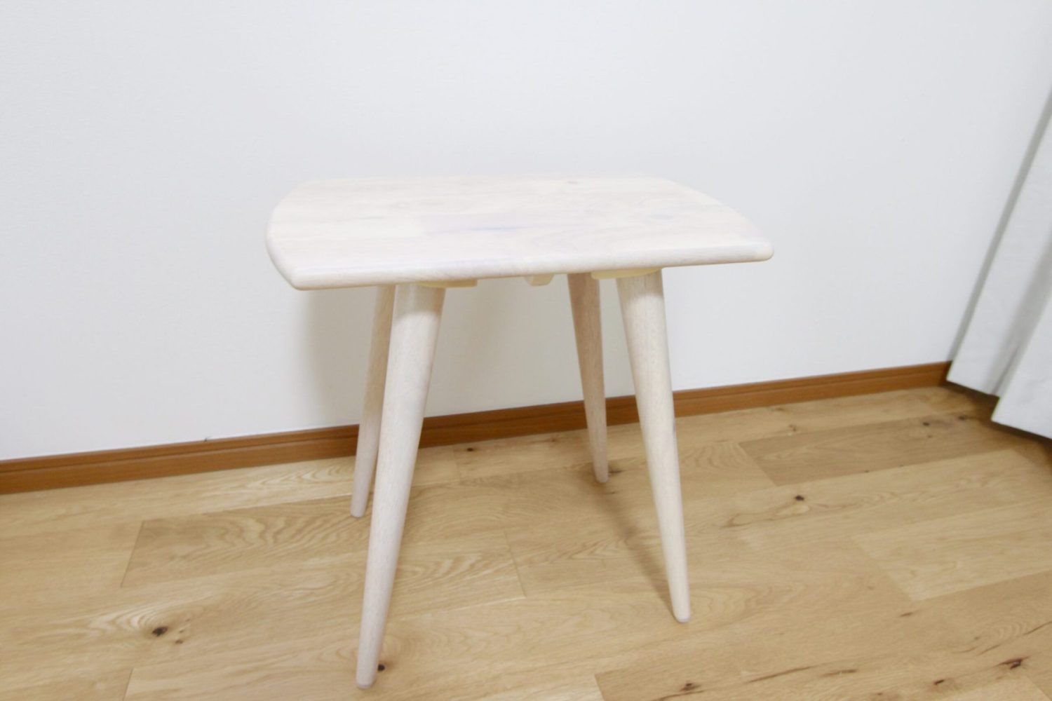 荷物置きスツール