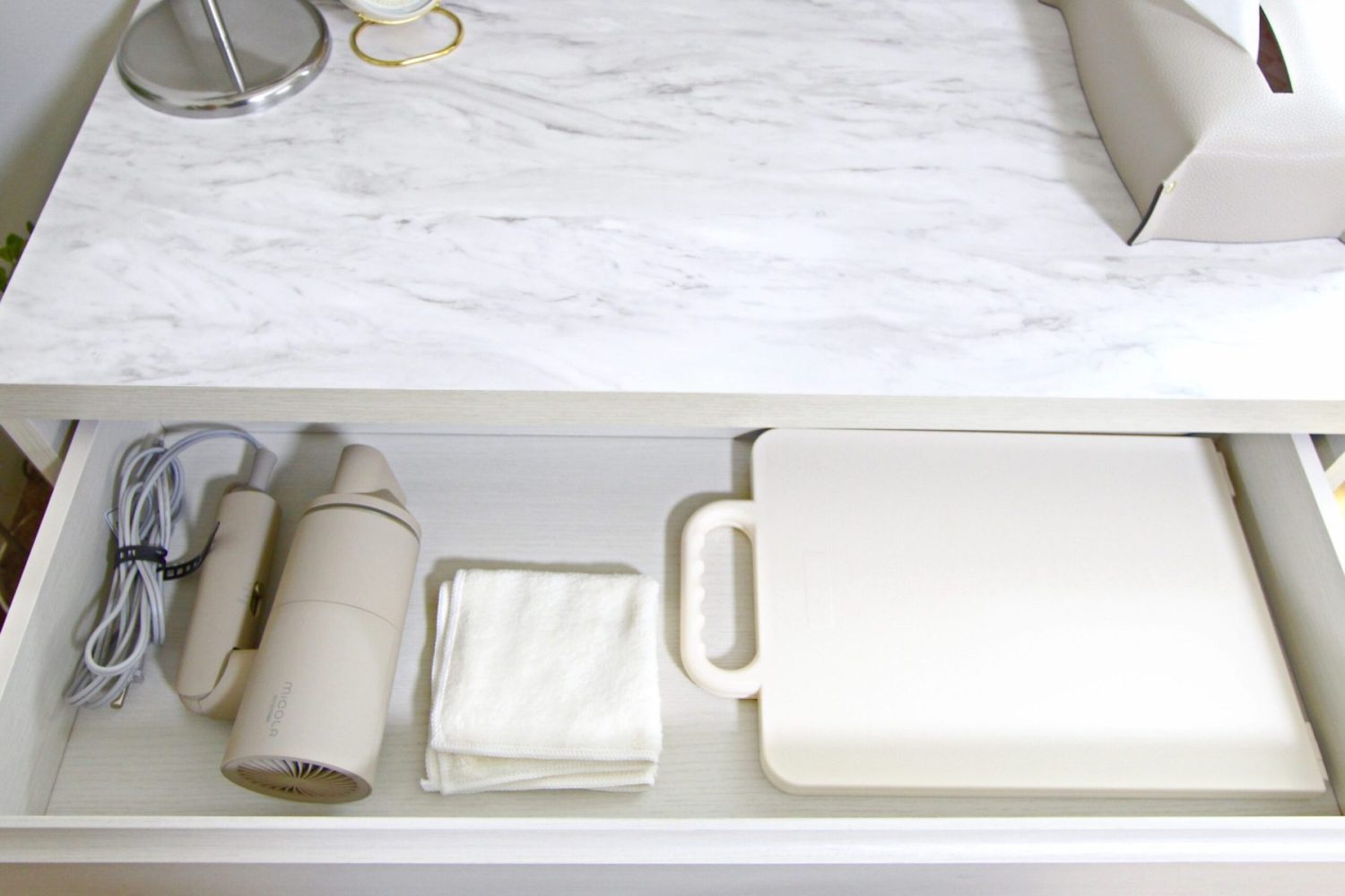 ドライヤー・鏡ふき・二面鏡