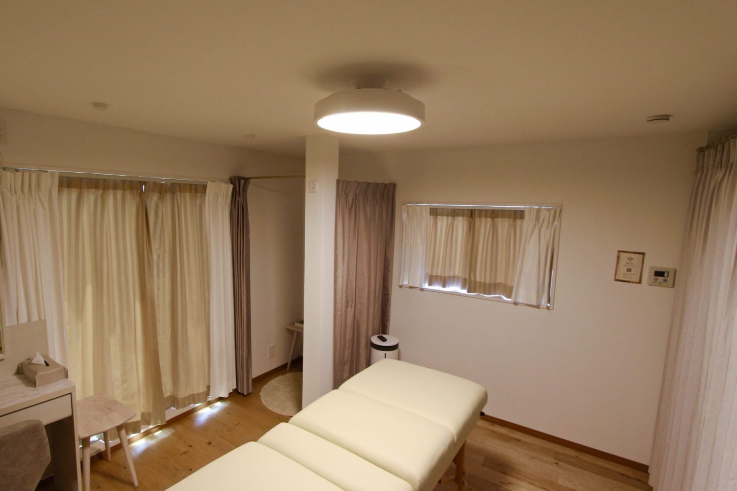 天井ライト（電球色）