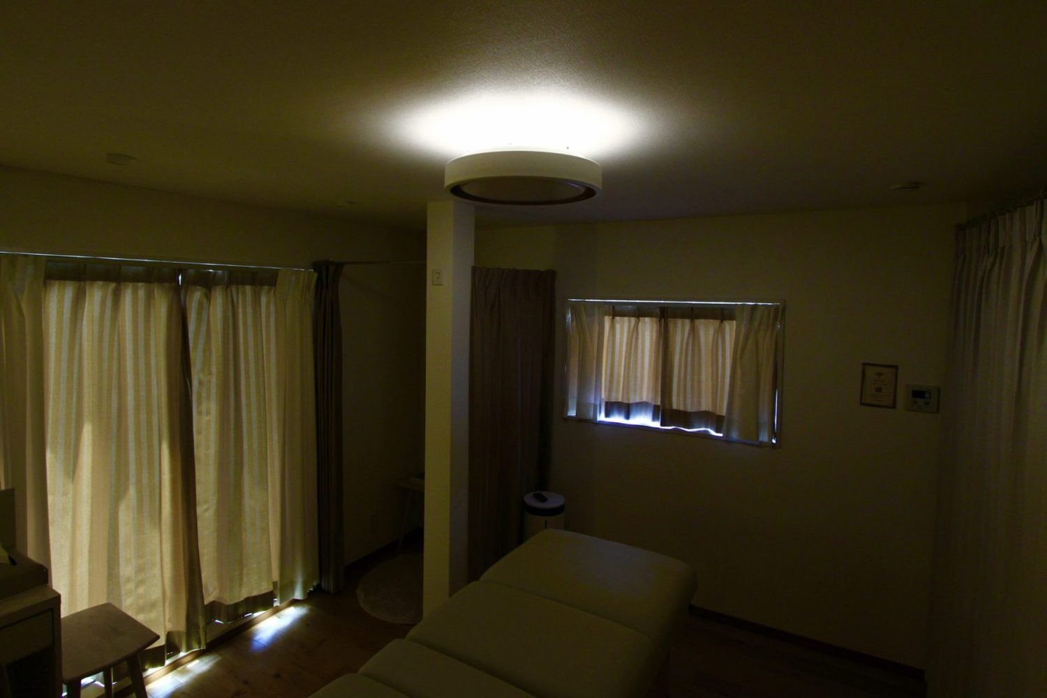 天井ライト（電球色）